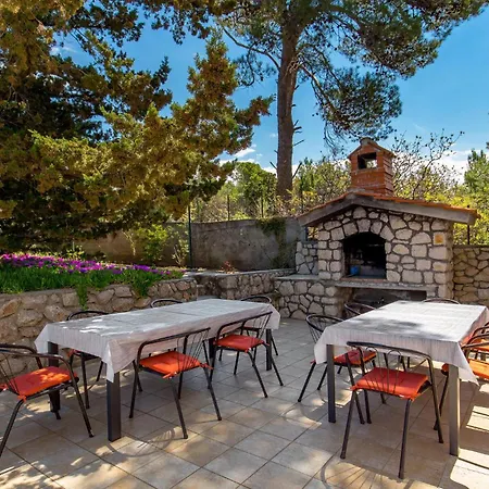 Lovely In Rab With Kitchen *