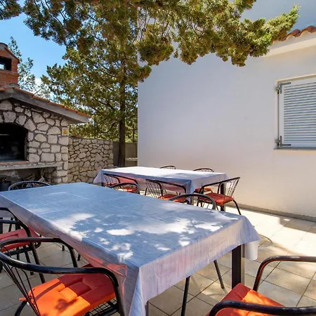 Lovely In Rab With Kitchen 아파트 *